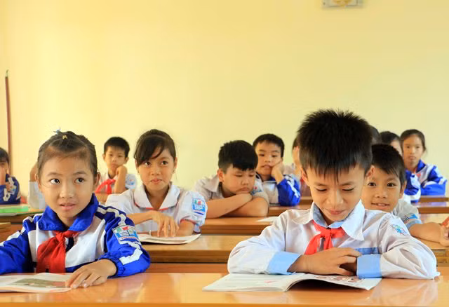 Nét ngây thơ học trò (trong ảnh: Giờ học tại Trường TH Tân Phượng, Đoan Hùng, Phú Thọ). Ảnh: Hữu Cường