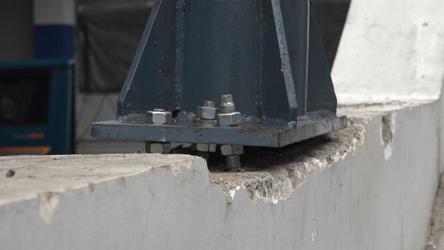 Cận cảnh người nhện gấp rút vệ sinh ga Cát Linh - Hà Đông - 15 Cận cảnh người nhện gấp rút vệ sinh ga Cát Linh - Hà Đông - 15