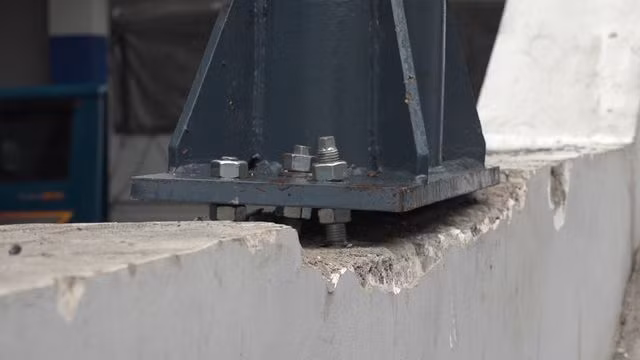 Cận cảnh người nhện gấp rút vệ sinh ga Cát Linh - Hà Đông - 15