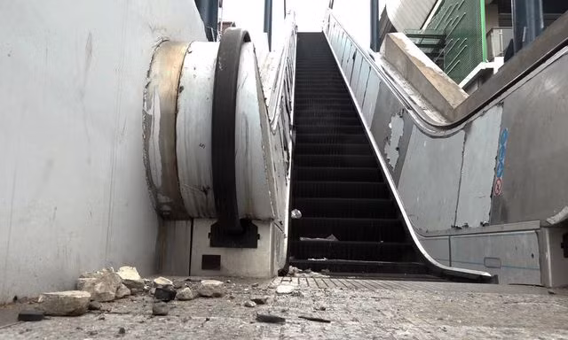 Cận cảnh người nhện gấp rút vệ sinh ga Cát Linh - Hà Đông - 14