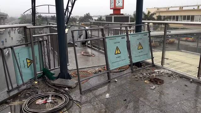 Cận cảnh người nhện gấp rút vệ sinh ga Cát Linh - Hà Đông - 12