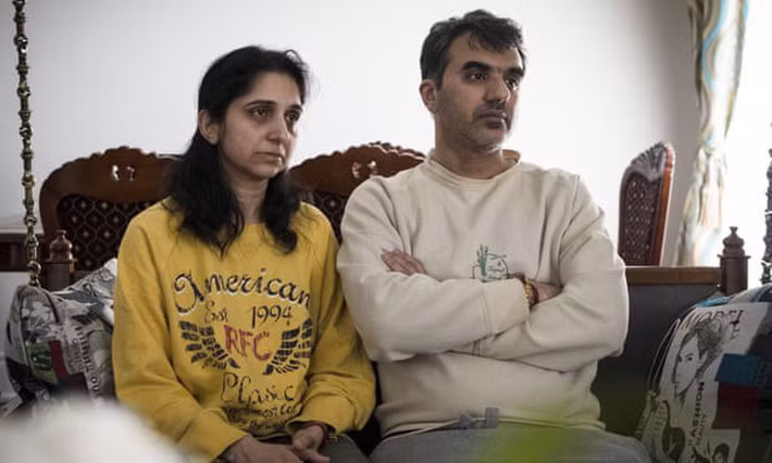 Manant Vaidya thất thần khi nói về em gái xấu số. (Ảnh: AP).