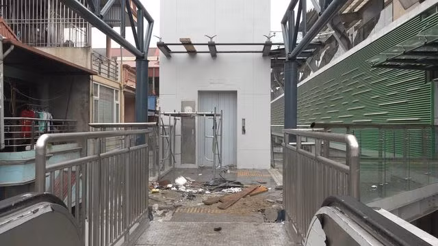 Cận cảnh người nhện gấp rút vệ sinh ga Cát Linh - Hà Đông - 13