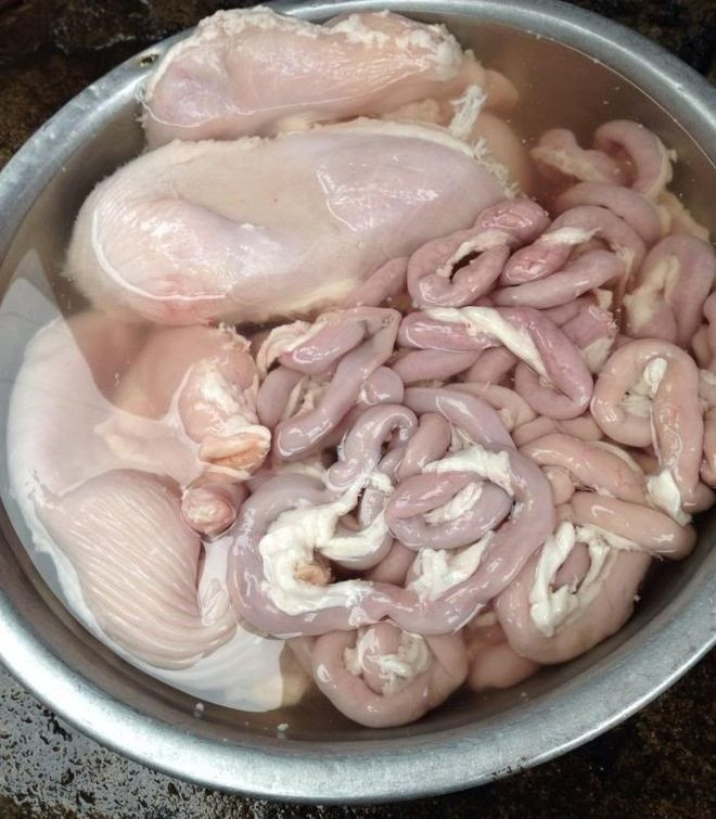 Cho thêm 1 thứ này vào nồi, lòng lợn luộc trắng giòn sần sật, ngon hơn cả ngoài hàng ảnh 1 Empty