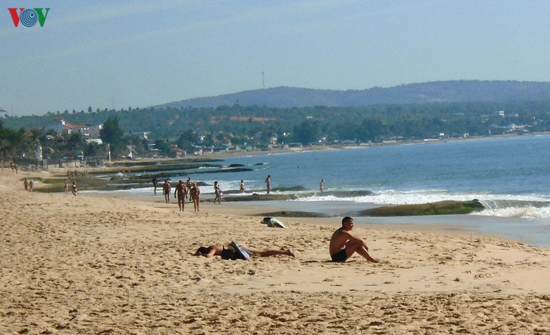 bình thuận "bó tay" với xây kè tự phát chống nước biển xâm thực hình 2 binh thuan "bo tay" voi xay ke tu phat chong nuoc bien xam thuc hinh 2