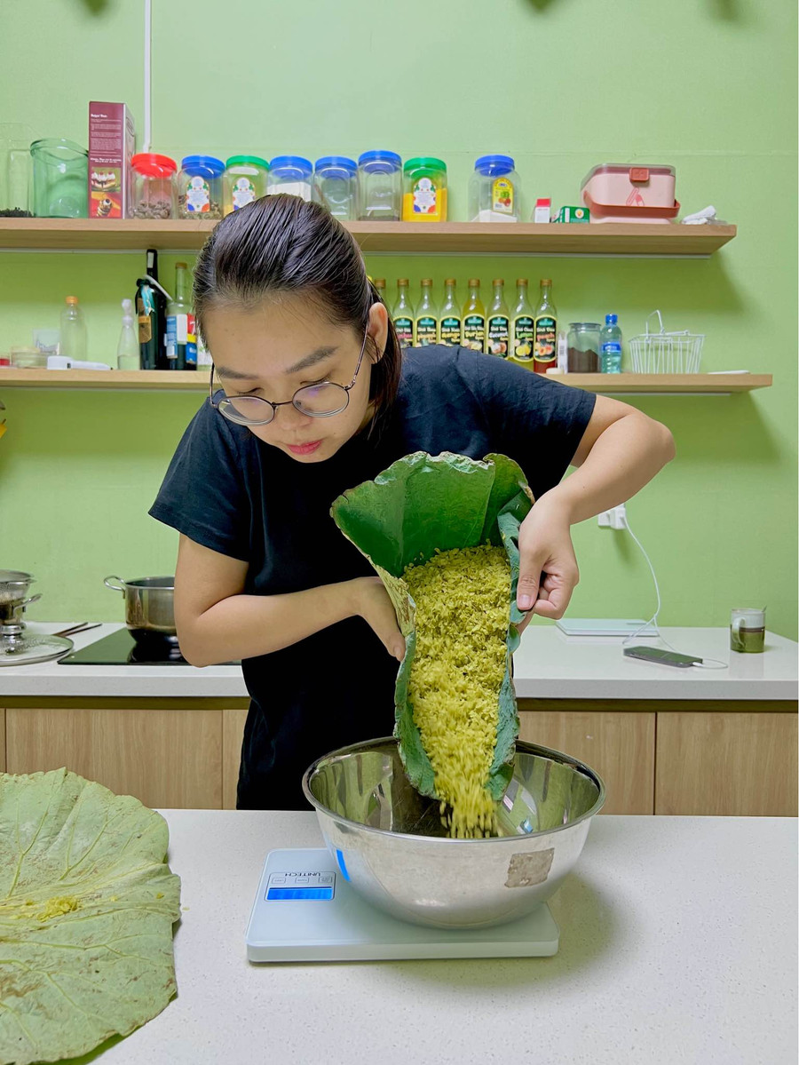 Cốm dẹt 300g. Cốm muốn ngon hãy dùng cốm dẹt không phẩm. Nhớ nhặt bỏ hết vỏ trấu còn sót lại để cốm được ngon. Cốm dẹt 300g. Cốm muốn ngon hãy dùng cốm dẹt không phẩm. Nhớ nhặt bỏ hết vỏ trấu còn sót lại để cốm được ngon.