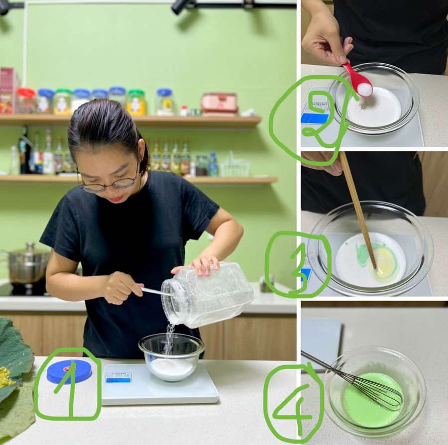 Pha 40g cốt dừa + 15g đường + 2g muối trộn đều cho tan, thêm 1 chấm đầu tăm màu xanh thực phẩm và 1 chấm màu vàng để xôi cốm có màu đẹp (màu là không bắt buộc). Pha 40g cốt dừa + 15g đường + 2g muối trộn đều cho tan, thêm 1 chấm đầu tăm màu xanh thực phẩm và 1 chấm màu vàng để xôi cốm có màu đẹp (màu là không bắt buộc).