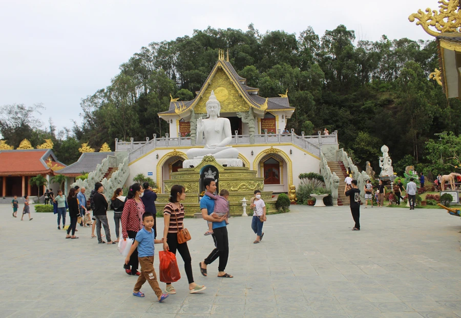 Chùa Bụt tọa lạc trên Hòn Bò (nay là khu khuôn viên văn hóa du lịch tâm linh Hòn Bò - Lạch Trường), thuộc địa phận xã Hoằng Trường (Hoằng Hóa, Thanh Hóa). Ảnh: LT. 