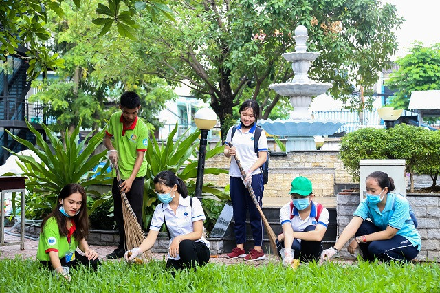 Hành động nhỏ, ý nghĩa lớn, lan tỏa phong trào bảo vệ môi trường sống là thông điệp mà sinh viên HUFI đang cố gắng truyền đến cộng đồng Hành động nhỏ, ý nghĩa lớn, lan tỏa phong trào bảo vệ môi trường sống là thông điệp mà sinh viên HUFI đang cố gắng truyền đến cộng đồng