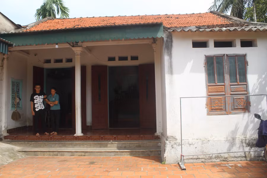 Căn nhà cấp 4 cũ kỹ của gia đình cậu học trò. (Ảnh: LT).