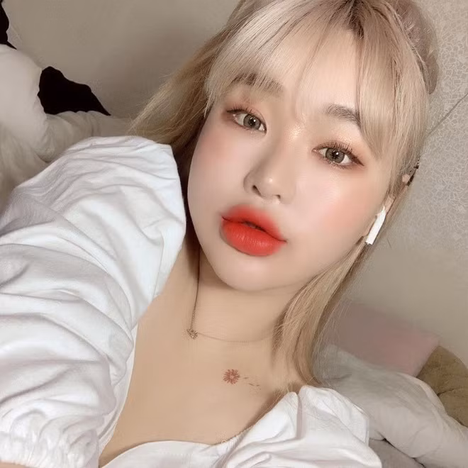 5 Tuyệt kỹ đánh son của gái Hàn cho kết quả đẹp mỹ mãn, đôi môi sương sương mờ ảo như tô màu nước vậy