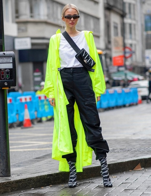 10 cách mặc màu đen sang chảnh không sợ bị già ảnh 7 Empty