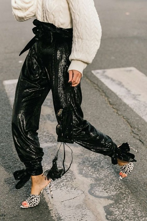 10 cách mặc màu đen sang chảnh không sợ bị già ảnh 2 Empty