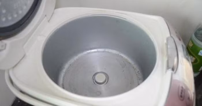 Tiết kiệm hàng triệu đồng nhờ mẹo vệ sinh nồi cơm điện đơn giản