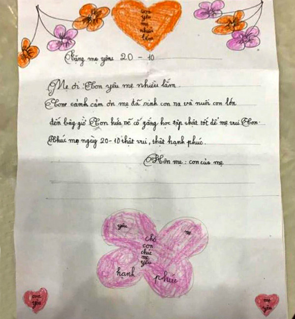 Bức thư tặng mẹ của Dũng nhân ngày 20/10. Ảnh: N.P