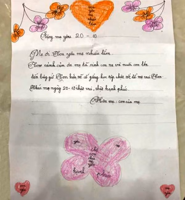 Bức thư tặng mẹ của Dũng nhân ngày 20/10. Ảnh: N.P