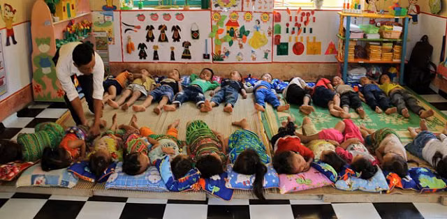 Thầy trông trẻ trên non cao: Lời ca từ đỉnh núi - Hình 2