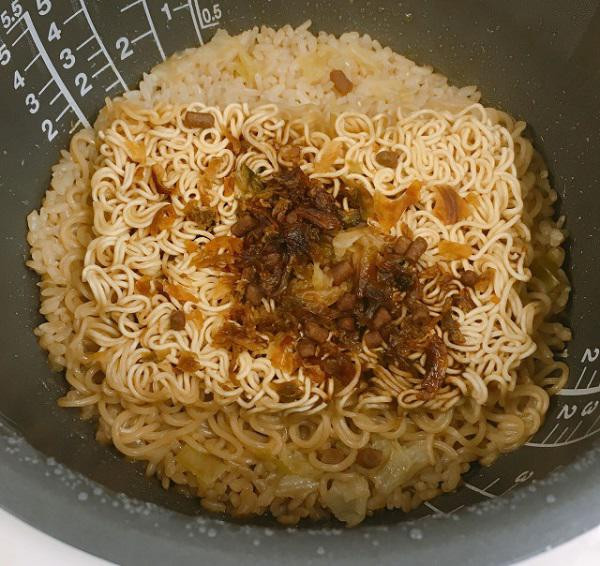 chi me com voi mi tom, nguoi dan ong lieu linh tron vao nau, khong ngo thanh sieu pham - 6