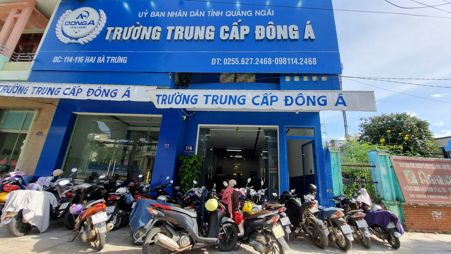 Lùm xùm xung quanh Trường Trung cấp Đông Á.