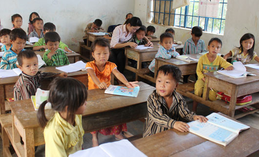 Tổ chức nhiều lớp học linh hoạt cho trẻ dân tộc thiểu số. Tổ chức nhiều lớp học linh hoạt cho trẻ dân tộc thiểu số.