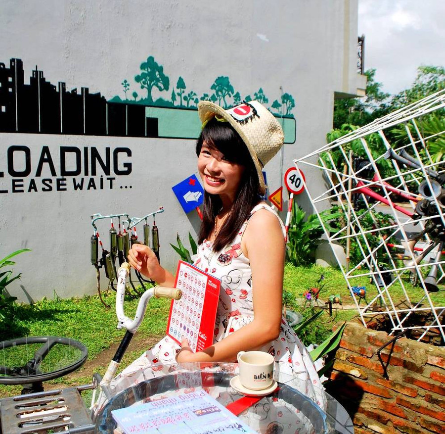 Các bạn trẻ thường lui tới uống cà phê, thư giãn, học tập và chụp ảnh lưu niệm