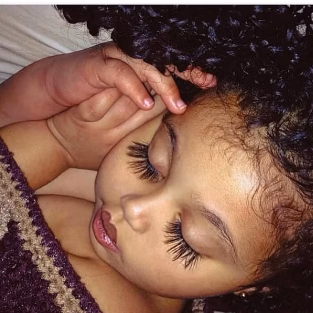 Cô bé lông mi dài hơn cả búp bê, thiên thần cũng chỉ có thể đẹp đến vậy 1