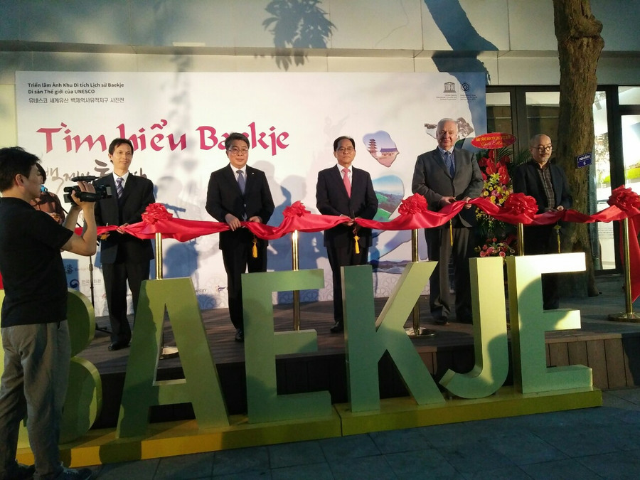 Triển lãm được khai mạc chiều ngày 4/11, tại Hà Nội. Ảnh: Bình Thanh. Triển lãm được khai mạc chiều ngày 4/11, tại Hà Nội. Ảnh: Bình Thanh.