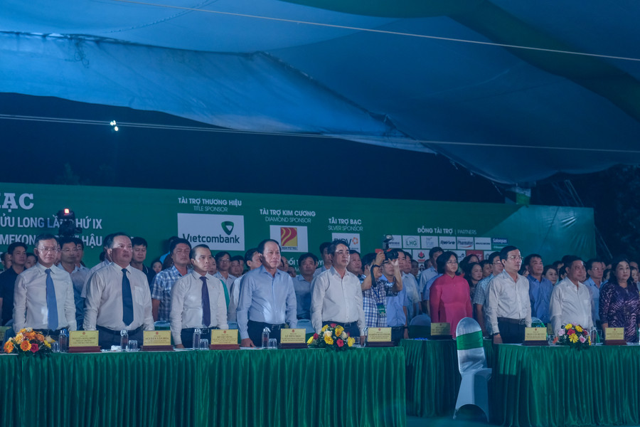 Đại diện lãnh đạo trung ương và địa phương tham dự khai mạc. Đại diện lãnh đạo trung ương và địa phương tham dự khai mạc.