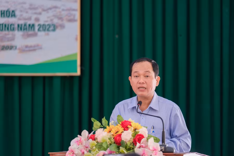 Ông Trương Công Quốc Việt - Phó Giám đốc Sở Văn hóa, Thể thao&amp; Du lịch phát biểu khai mạc hội thi.