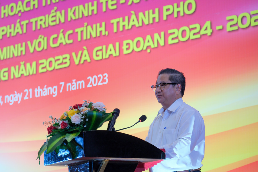 Ông Trần Việt Trường, Chủ tịch UBND TP. Cần Thơ phát biểu chào mừng.