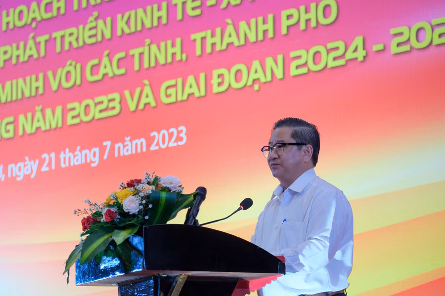 Ông Trần Việt Trường, Chủ tịch UBND TP. Cần Thơ phát biểu chào mừng.