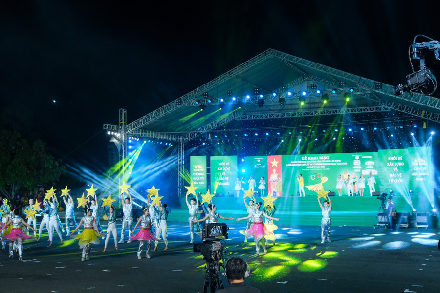 tiết mục văn nghệ tại đại hội. tiết mục văn nghệ tại đại hội.