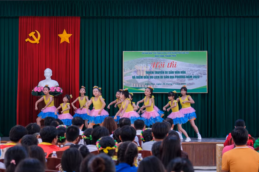 Các tiết mục biểu diễn của học sinh.