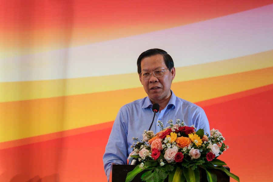 Ông Phan Văn Mãi, Ủy viên Ban Chấp hành Trung ương Đảng, Chủ tịch UBND TPHCM phát biểu chỉ đạo tại hội nghị.