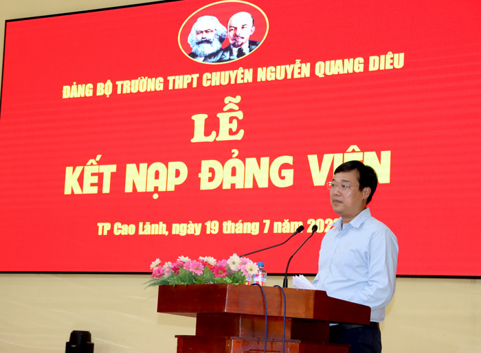 Ông Lê Quốc Phong, Bí thư Tỉnh ủy phát biểu tại buổi lễ Ông Lê Quốc Phong, Bí thư Tỉnh ủy phát biểu tại buổi lễ