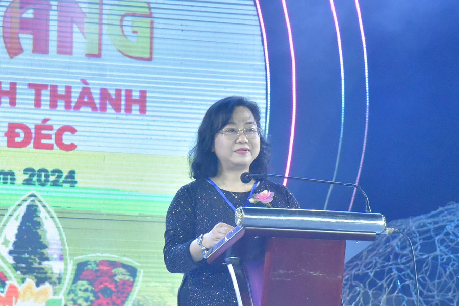 Bà Nguyễn Thúy Hà – Giám đốc Sở GD&ĐT Đồng Tháp phát biểu khai mạc Hội thi Bà Nguyễn Thúy Hà – Giám đốc Sở GD&ĐT Đồng Tháp phát biểu khai mạc Hội thi