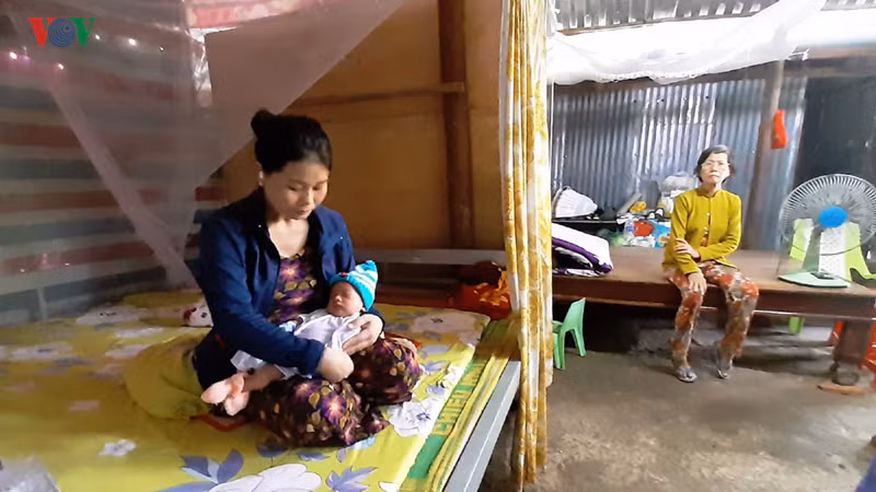 khac phuc qua cham quyen loi cua giao vien o ca mau bi cat hop dong hinh 3