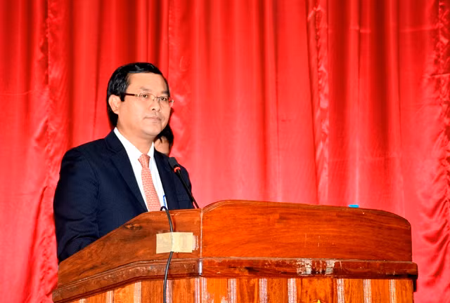 Thứ trưởng Bộ GD&ĐT Nguyễn Văn Phúc phát biểu tại diễn đàn