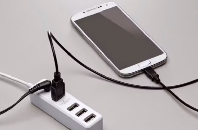 Không nên sạc pin điện thoại cả đêm