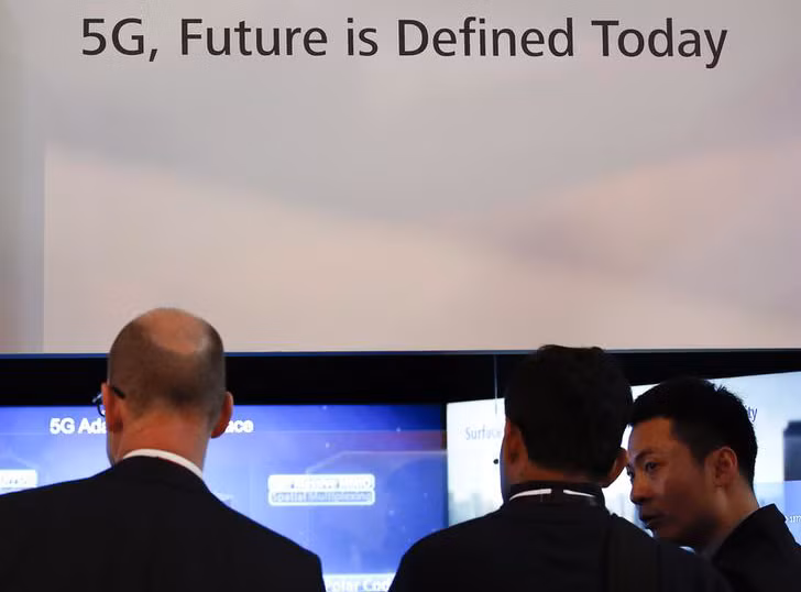 Các chuyên gia tại một hội thảo về triển khai 5G ở Nhật Bản.