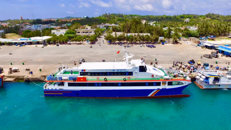 Tàu cao tốc đang hoạt động tuyến Phan Thiết - Phú Quý