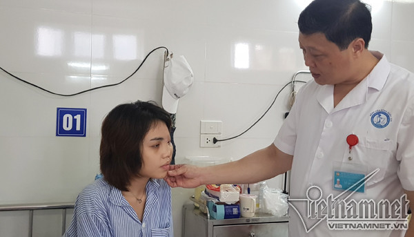 Bác sĩ kể lại hành trình hồi sinh gương mặt xinh đẹp cho cô gái bị thiếu úy tạt axit Bác sĩ kể lại hành trình hồi sinh gương mặt xinh đẹp cho cô gái bị thiếu úy tạt axit