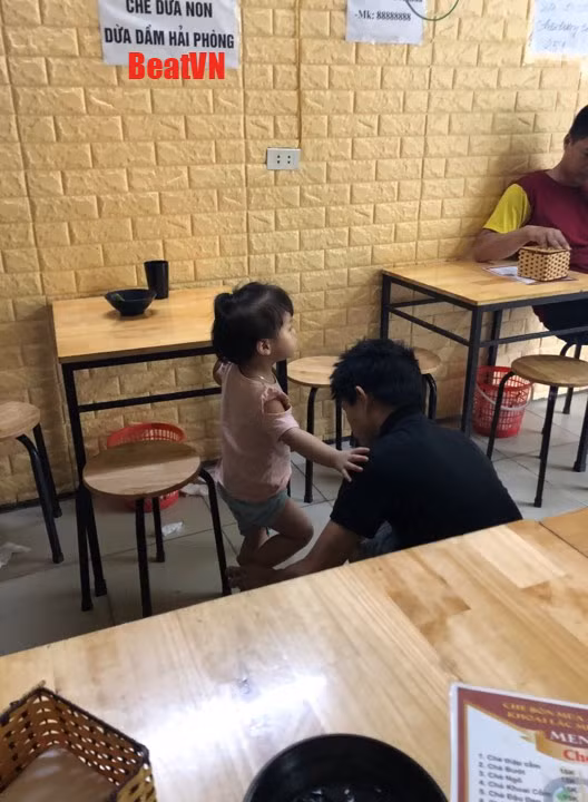 Chỉ một câu nói về vợ với con gái ở quán chè, ông bố khiến người khác phải trầm trồ - Ảnh 2.