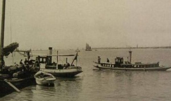 Bến sông Liêu Hà ở Doanh Khẩu.