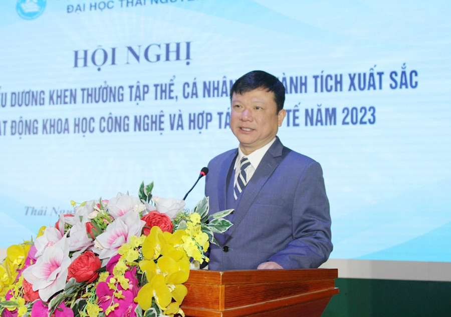 PGS.TS Hoàng Văn Hùng, Giám đốc Đại học Thái Nguyên phát biểu tại hội nghị. PGS.TS Hoàng Văn Hùng, Giám đốc Đại học Thái Nguyên phát biểu tại hội nghị.