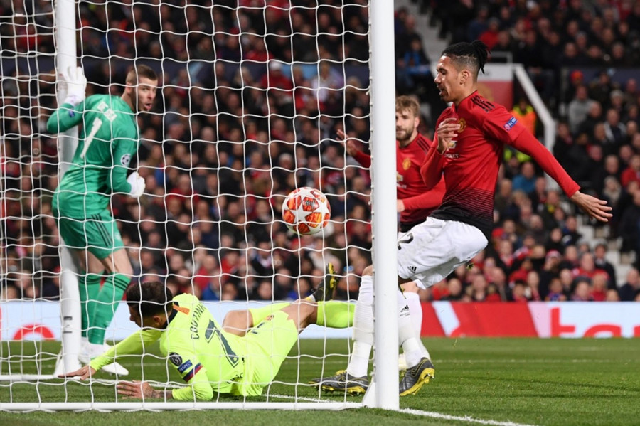 Barca tấn công sắc nét trước hàng thủ số đông của MU. Barca tấn công sắc nét trước hàng thủ số đông của MU.