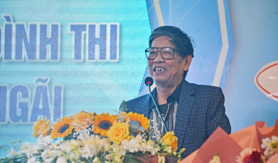 Nhà văn, họa sĩ Nguyễn Đình Chính, con trai nhà văn Nguyễn Đình Thi chia sẻ tại buổi trao giải.