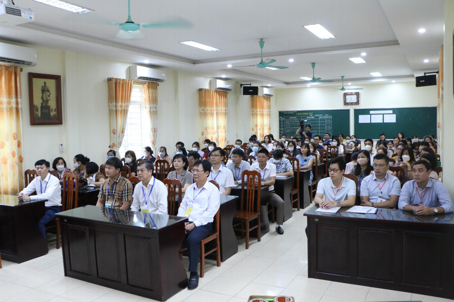 Đoàn của Ban chỉ đạo thi tỉnh Nam Định đến kiểm tra công tác chuẩn bị thi tại Trường THPT Mỹ Lộc sáng 7/7. Đoàn của Ban chỉ đạo thi tỉnh Nam Định đến kiểm tra công tác chuẩn bị thi tại Trường THPT Mỹ Lộc sáng 7/7.