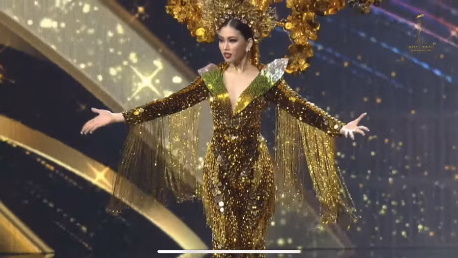 Ngọc Thảo cùng “Lá Ngọc Cành Vàng” phát sáng trên sân khấu Miss Grand International 2020 ảnh 1
