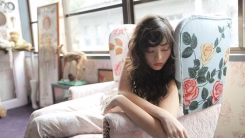 Dấu hiệu rõ nhất ở phụ nữ hết yêu, không còn cần chồng chính là dù không có chồng ở bên họ cũng không buồn bã, tủi thân hay trách móc - Ảnh minh họa: Internet.